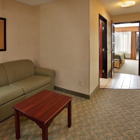 Spark By Hilton Lansing Екстериор снимка