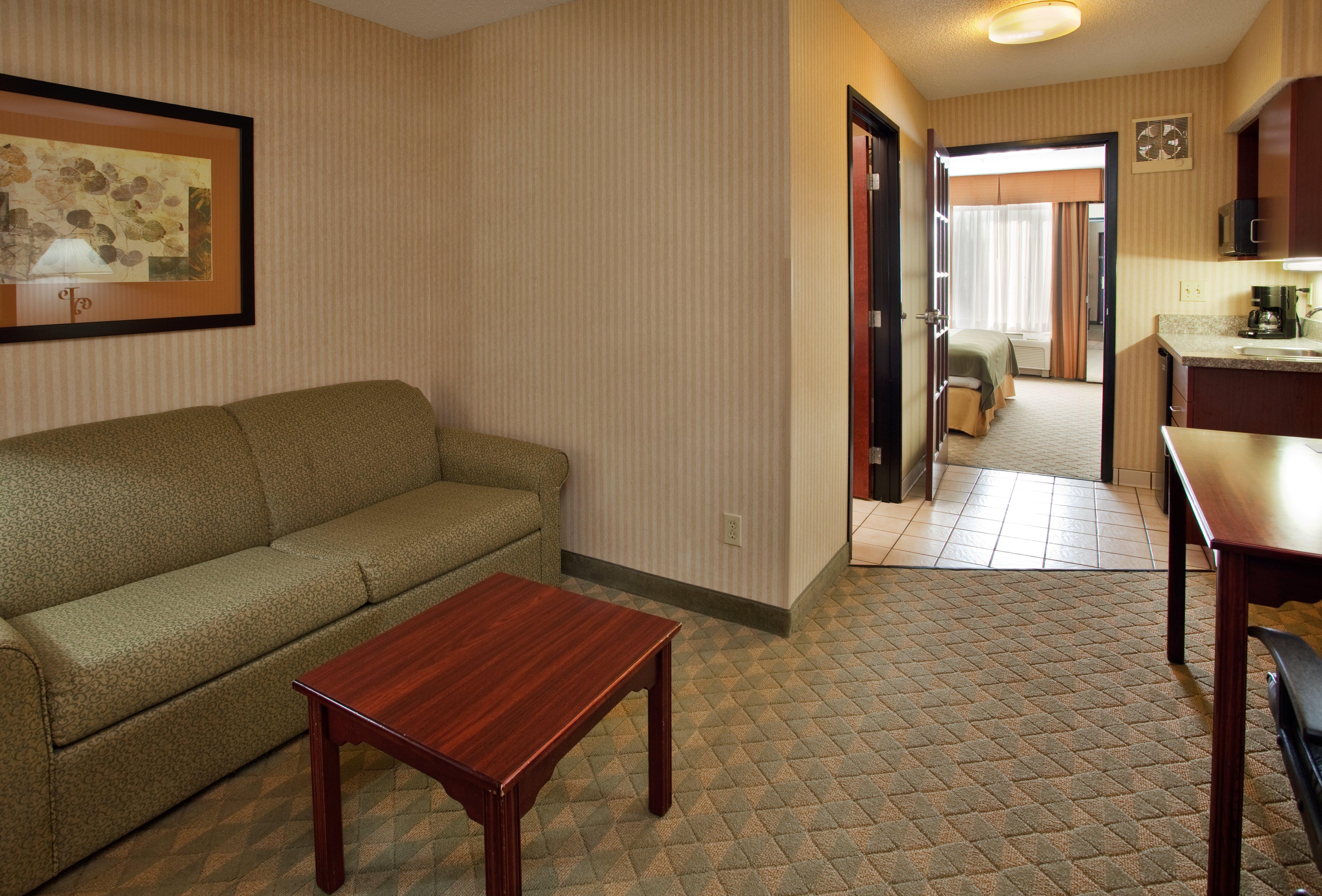 Spark By Hilton Lansing Екстериор снимка