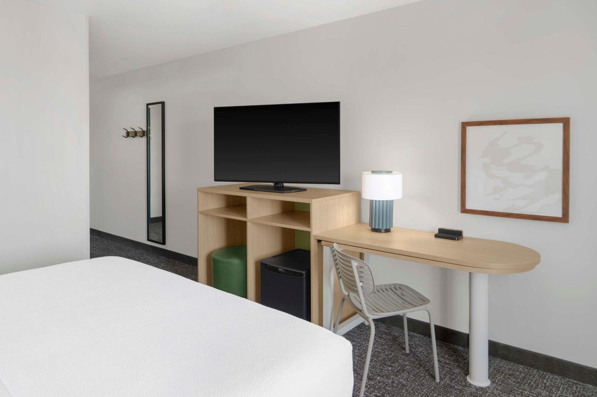 Spark By Hilton Lansing Екстериор снимка
